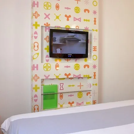 Akena La Louviere Hotel